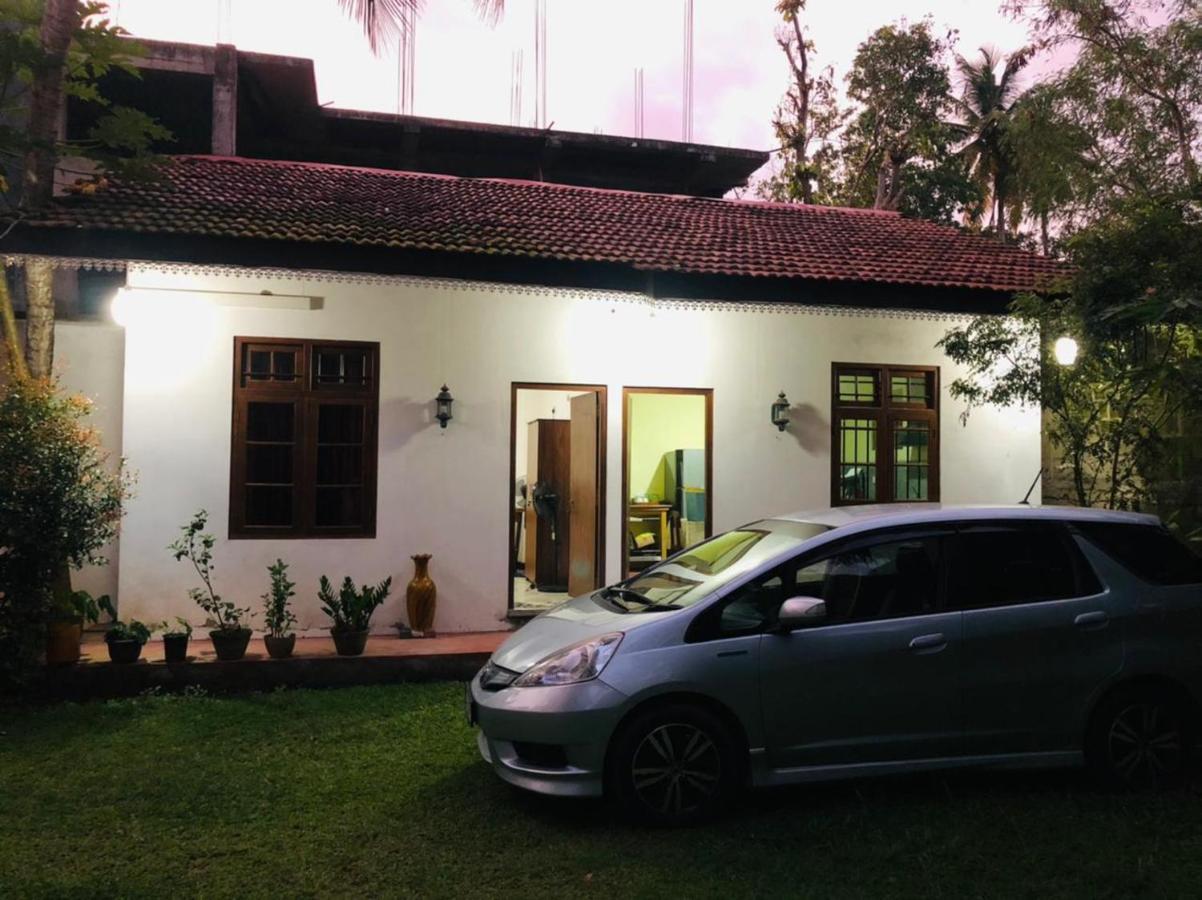 Hotel La Felicita Mirissa Exterior foto