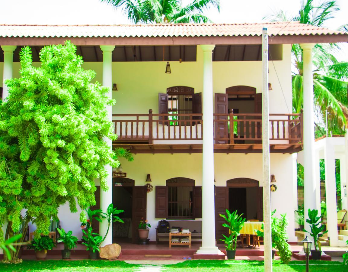 Hotel La Felicita Mirissa Exterior foto
